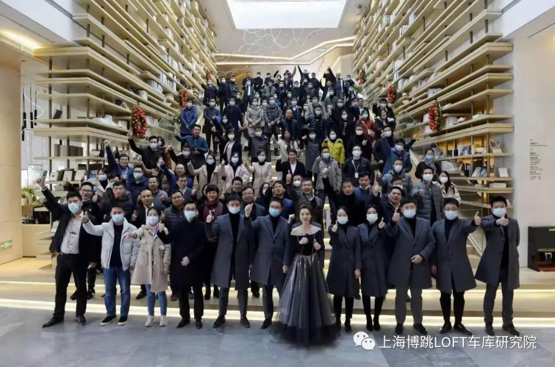 甘南全国一百多人在华侨城汉口道6号参观研讨LOFT专利车库技术！